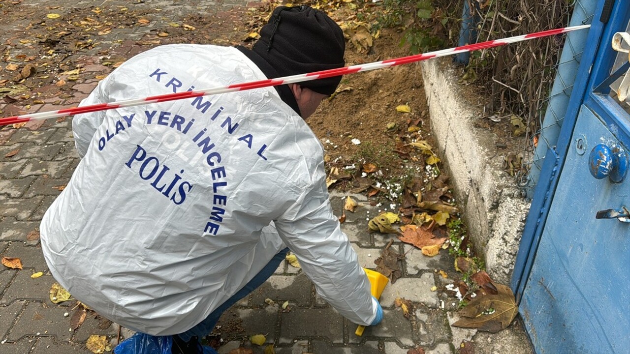 Kırklareli'nde, iki grup arasında çıkan silahlı kavgada yaralanan 2 kişi tedavi altına alındı....