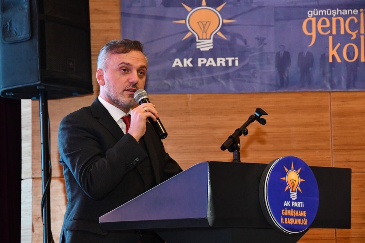 AK Parti Genel Başkan Yardımcısı Erkan Kandemir, Gümüşhane Kültür Merkezi'nde düzenlenen AK Parti...