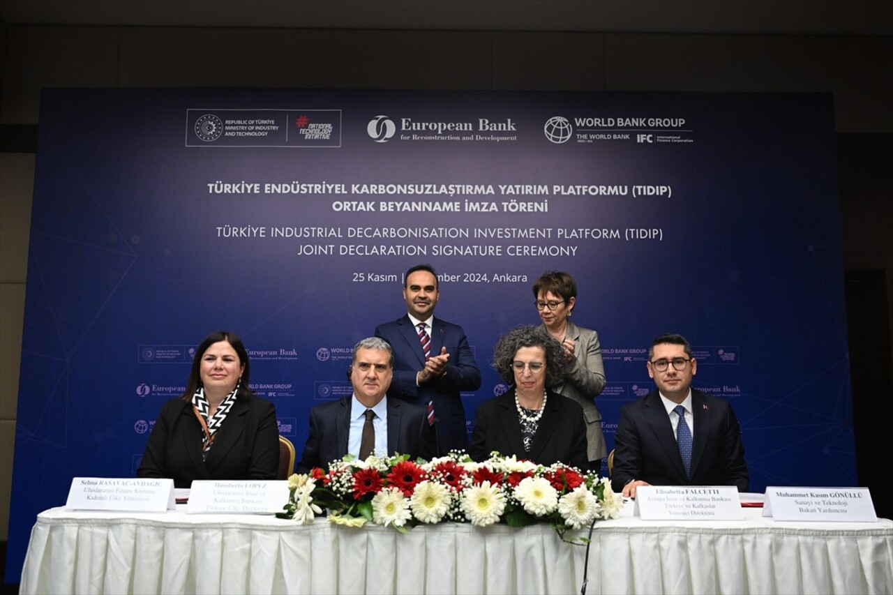 Sanayi ve Teknoloji Bakanı Mehmet Fatih Kacır ve EBRD Başkanı Odile Renaud-Basso'nun katılımıyla...