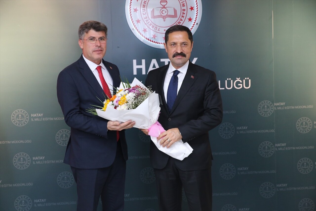 Hatay'da 6 Şubat 2023'teki depremlerde yaşamını yitiren 408 öğretmenin isimlerinin yer aldığı anıt...