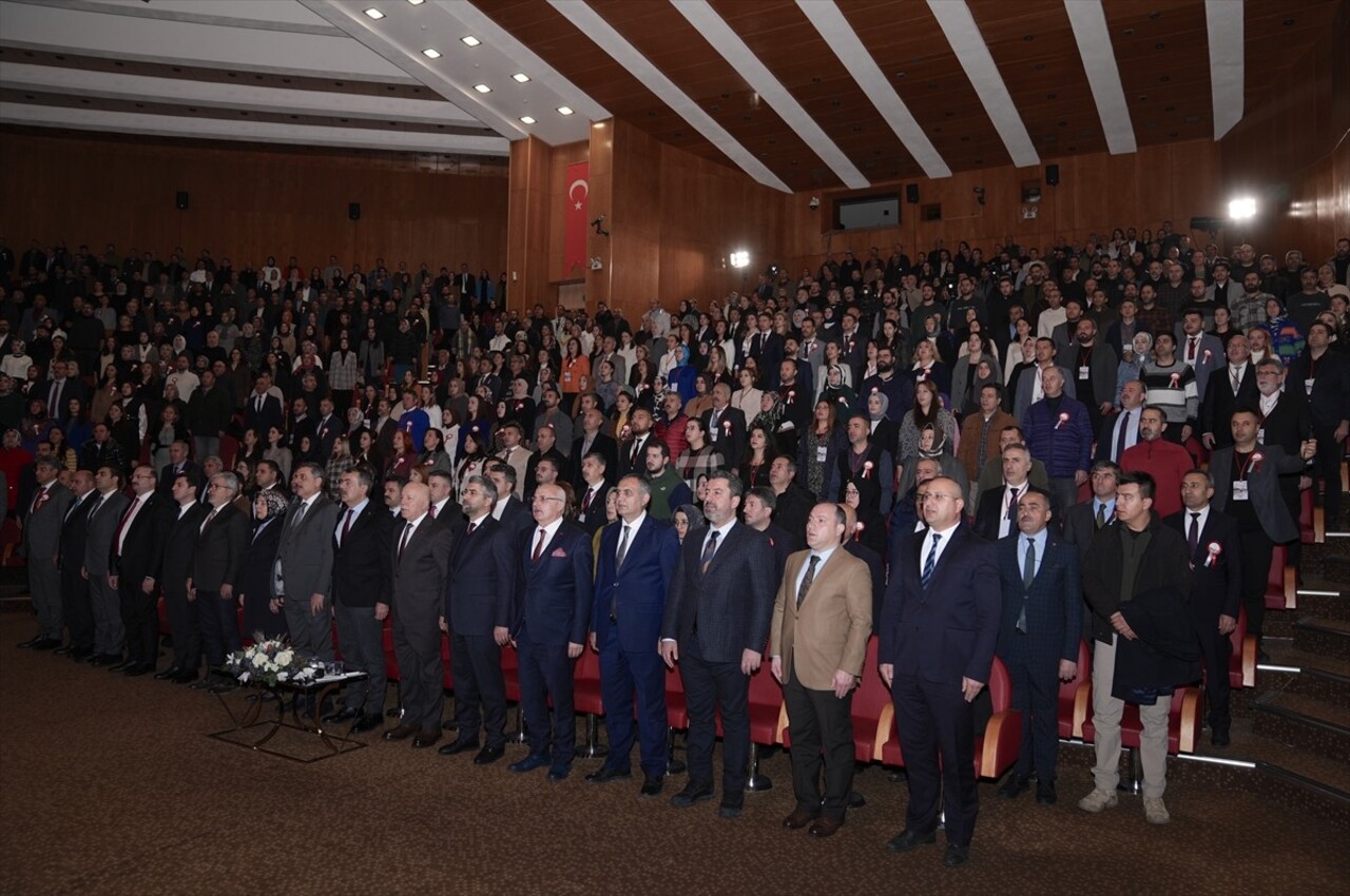 Milli Eğitim Bakanı Yusuf Tekin, 24 Kasım Öğretmenler Günü nedeniyle Erzurum'da düzenlenen 'Maarif...