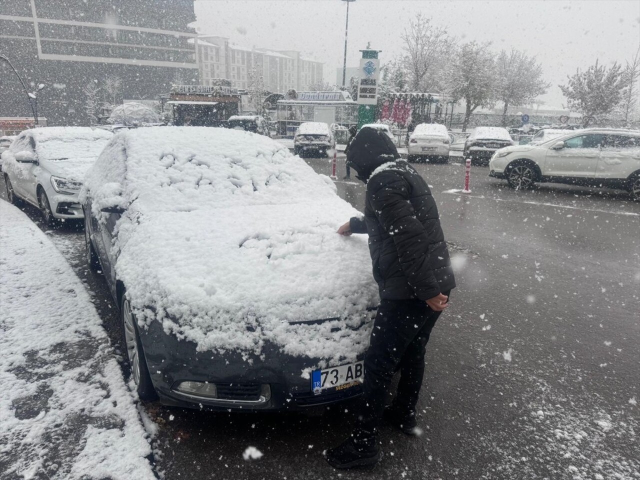 Şırnak'ta kar yağışı etkili oldu.