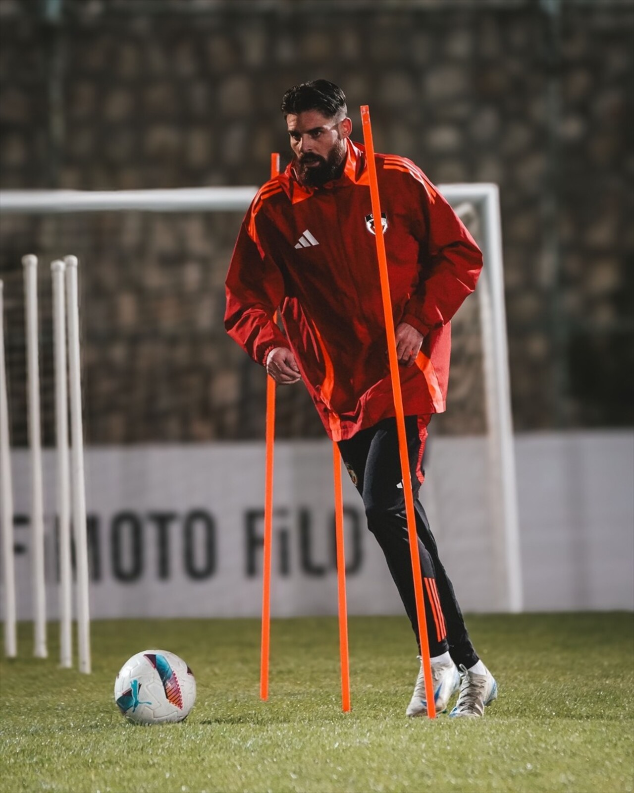 Gaziantep FK, Trendyol Süper Lig'in 14. haftasında konuk olacağı Fenerbahçe maçının hazırlıklarına...