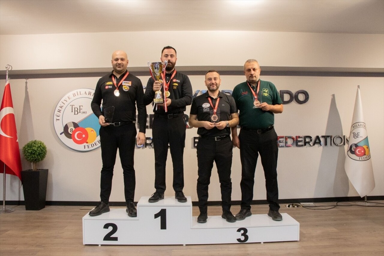 3 Bant Bilardo Türkiye Şampiyonası üçüncü etap erkekler A kategorisi müsabakaları Ankara'da...