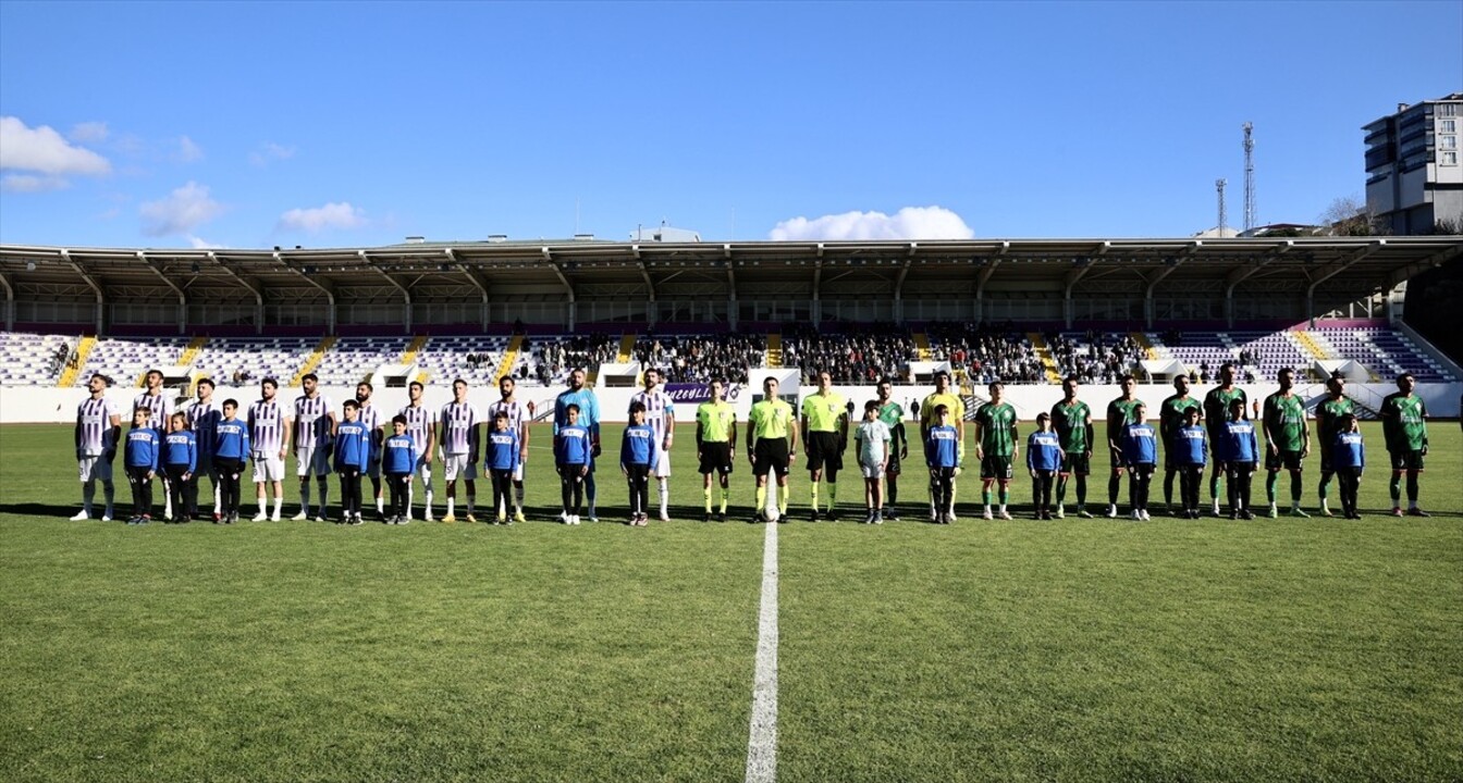 Sinop'ta, Gençlik ve Spor Bakanlığı tarafından yapımı tamamlanan Sinop Şehir Stadı kapılarını, ilk...