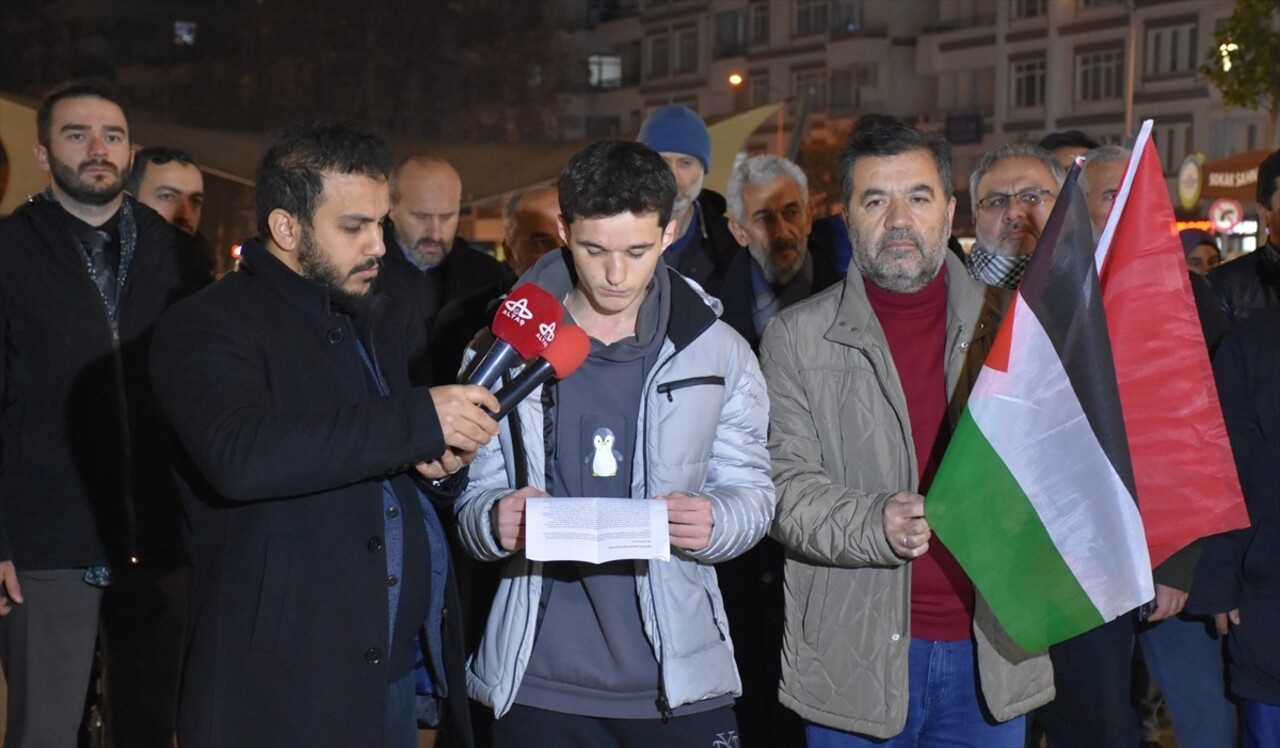 Ordu Filistin Platformunca, Gazze ve savaş bölgelerine destek amacıyla kentte basın açıklaması...