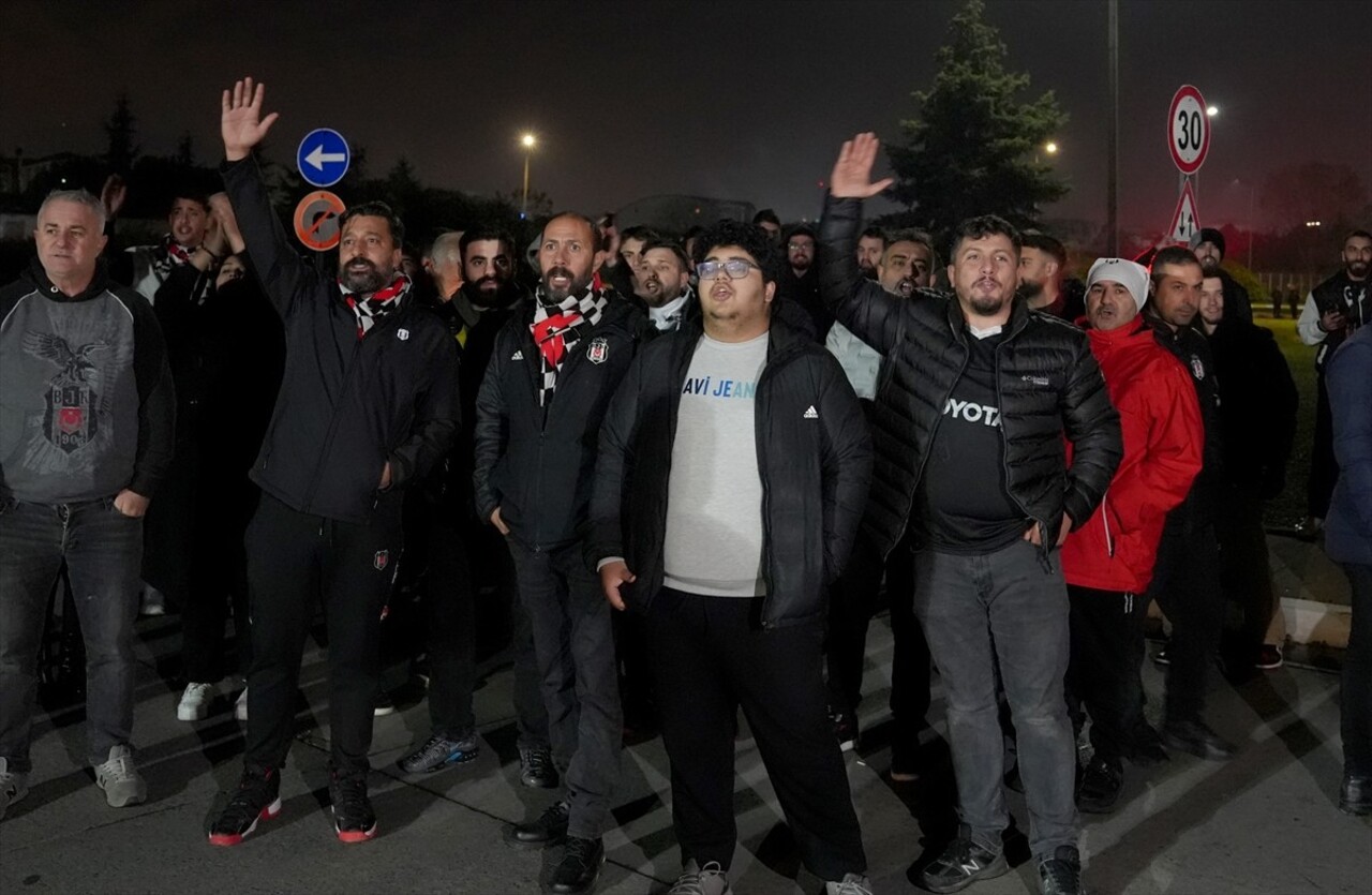 Beşiktaşlı taraftarlar, UEFA Avrupa Ligi 5. maçında İsrail ekibi Maccabi Tel-Aviv'e 3-1 mağlup...