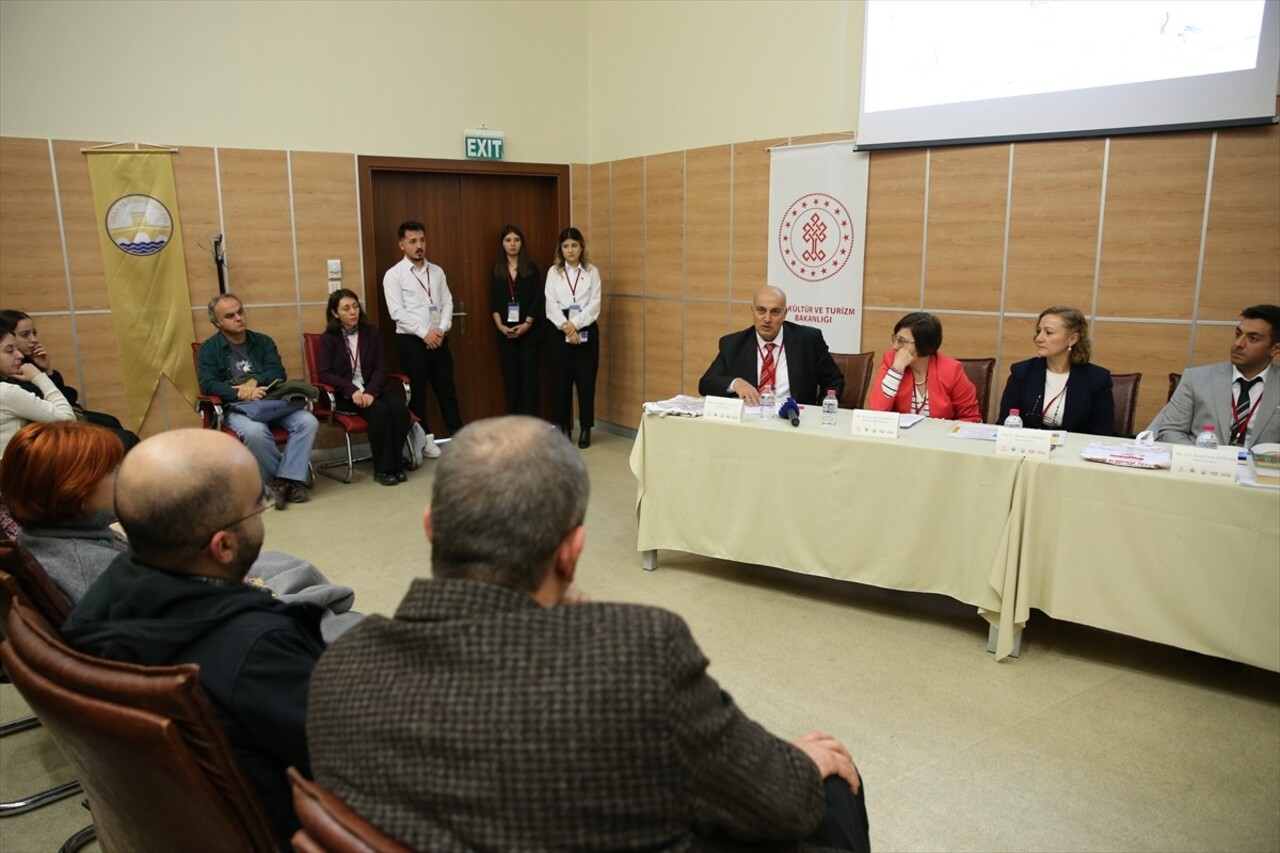 İnönü Üniversitesi Edebiyat Fakültesi Öğretim Üyesi Prof. Dr. Mehmet Dönmez, Trakya Üniversitesi...