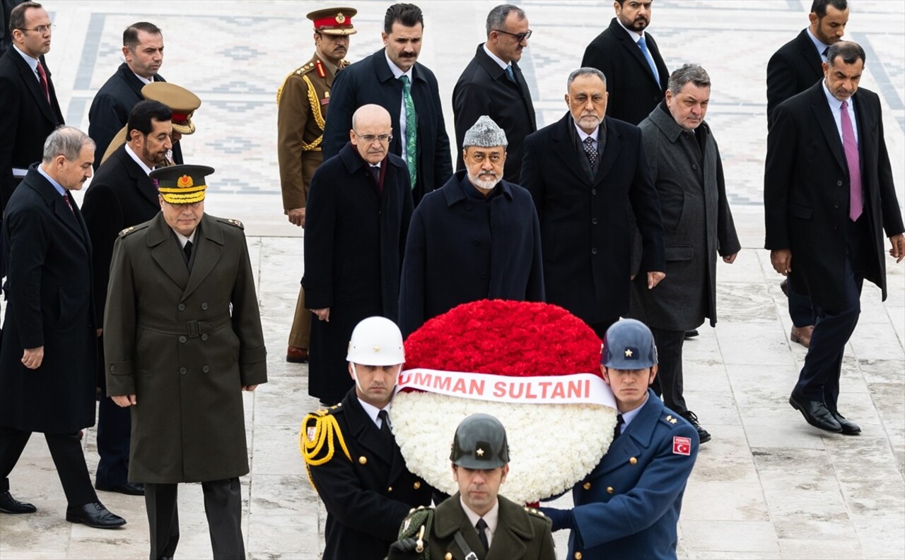 Umman Sultanı Heysem bin Tarık, Anıtkabir'i ziyaret etti. Bin Tarık ve beraberindeki heyete...