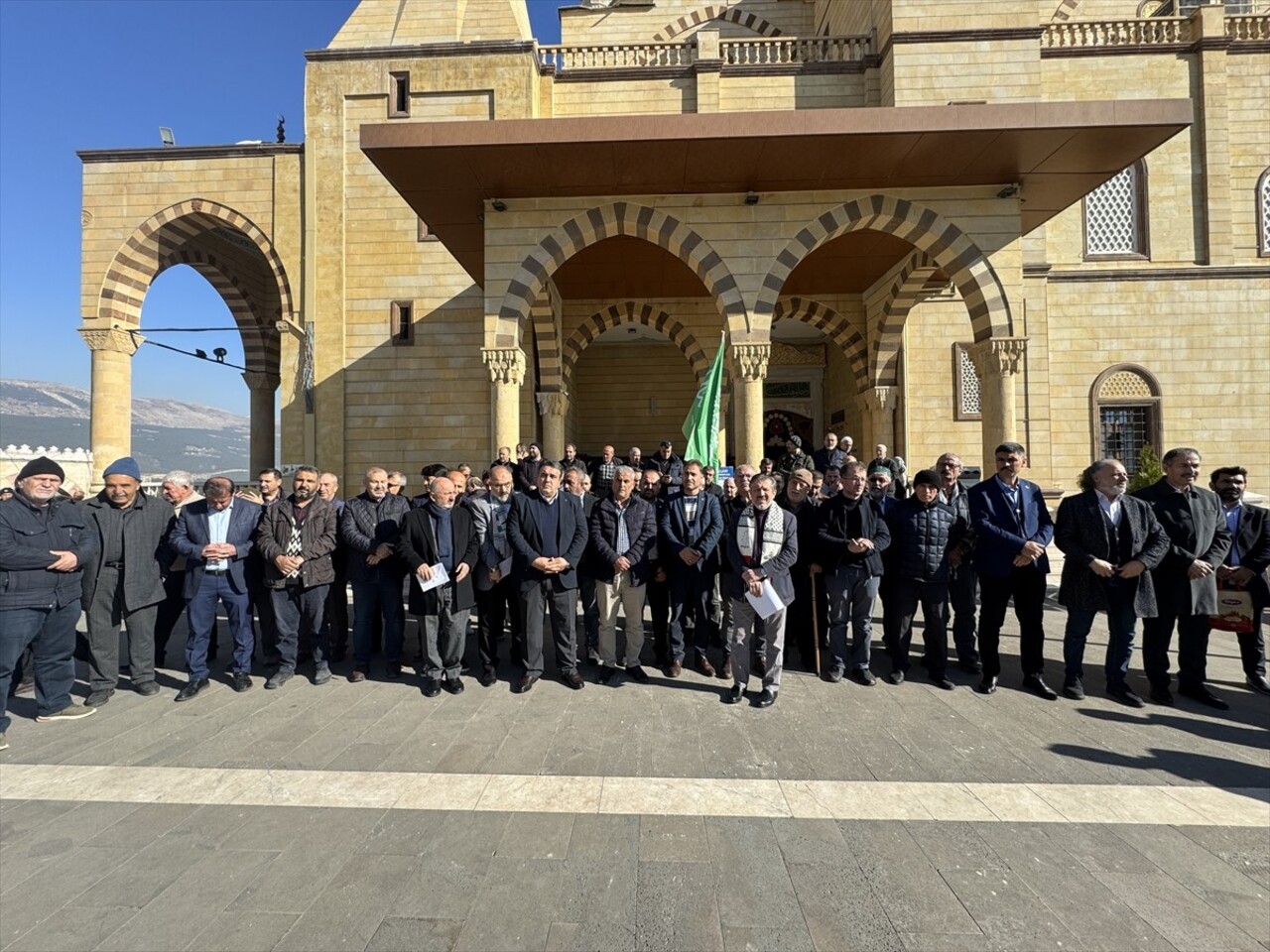 Kahramanmaraş Platformunca, Gazze ve savaş bölgelerine destek amacıyla, Abdulhamithan Camii önünde...