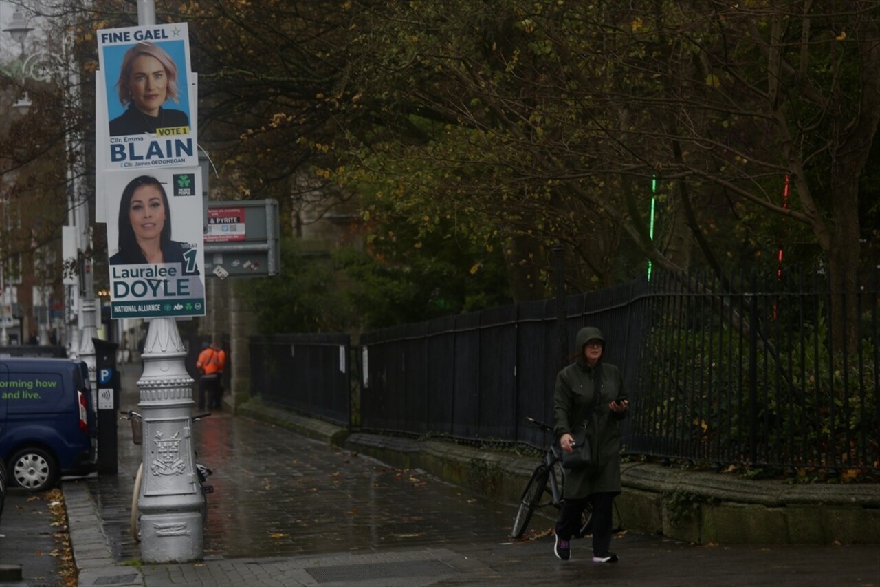 İrlanda'da halk, Başbakan Simon Harris'in koalisyon hükümetini görev süresinin dolmasından önce...