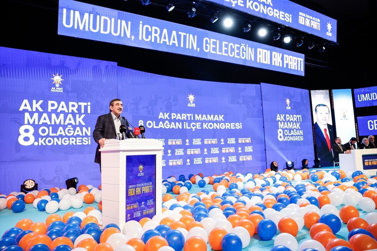 Cumhurbaşkanı Yardımcısı Cevdet Yılmaz, AK Parti 8. Olağan Kongre süreci kapsamında gerçekleşen...