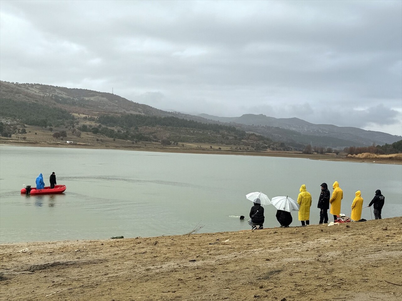 Uşak'ta, kamp için evden ayrıldıktan sonra kendisinden haber alınamayan kişiyi arama çalışmaları...