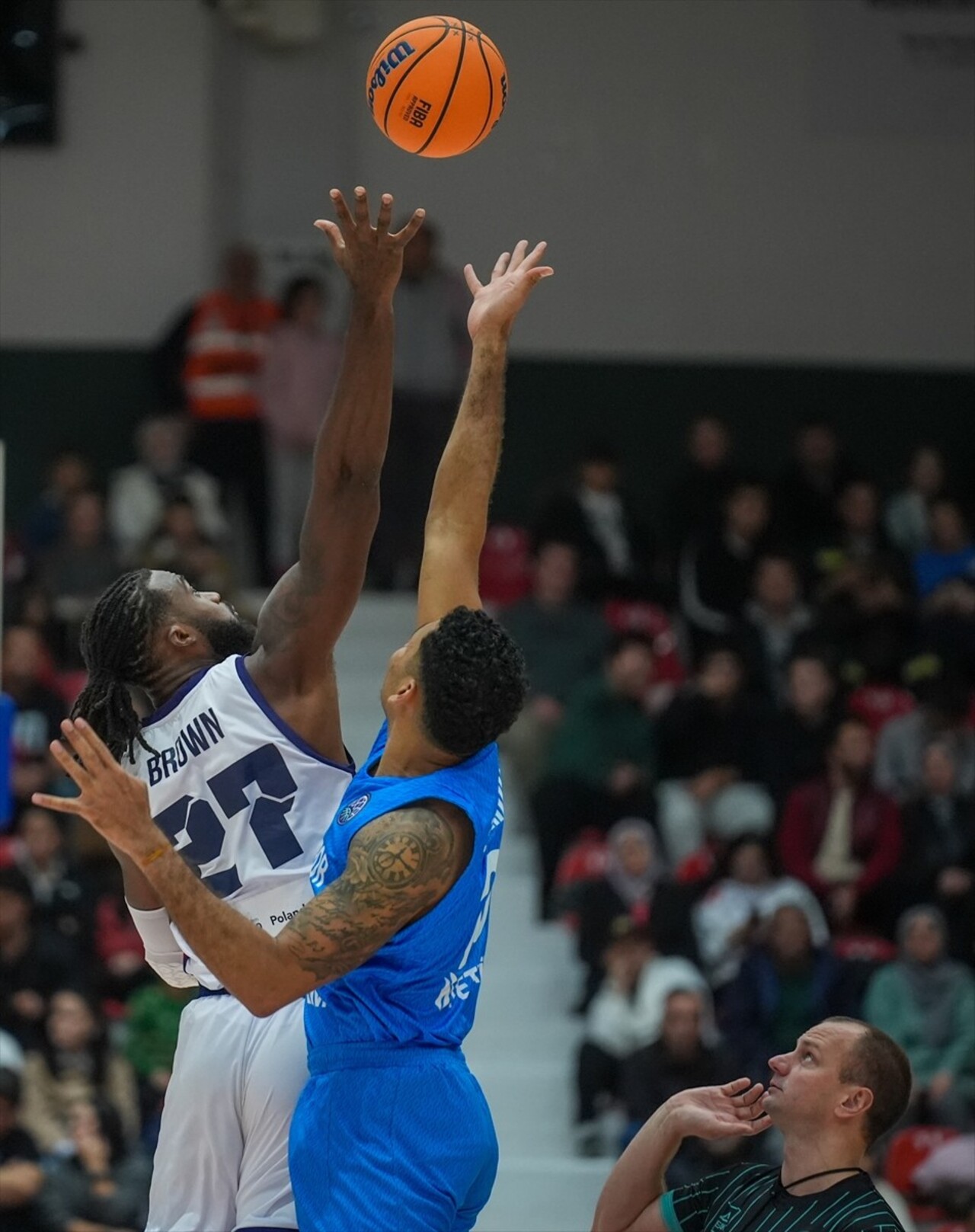 Basketbol Şampiyonlar Ligi B Grubu 5. hafta maçında Aliağa Petkimspor ile Polonya ekibi King...