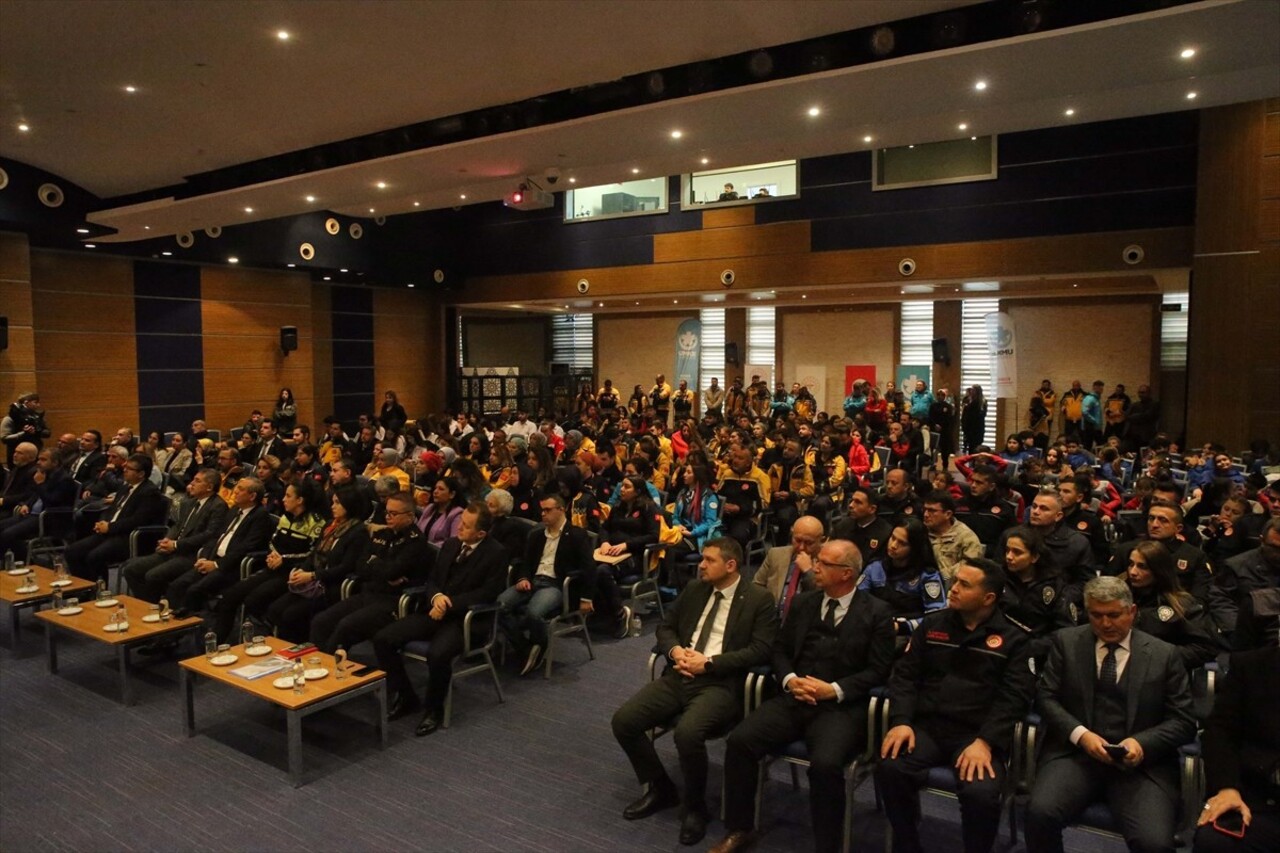 Muğla Sağlık Müdürlüğünce, Acil Sağlık Hizmetleri Haftası dolayısıyla "Fermuar Sistemiyle Yaşama...