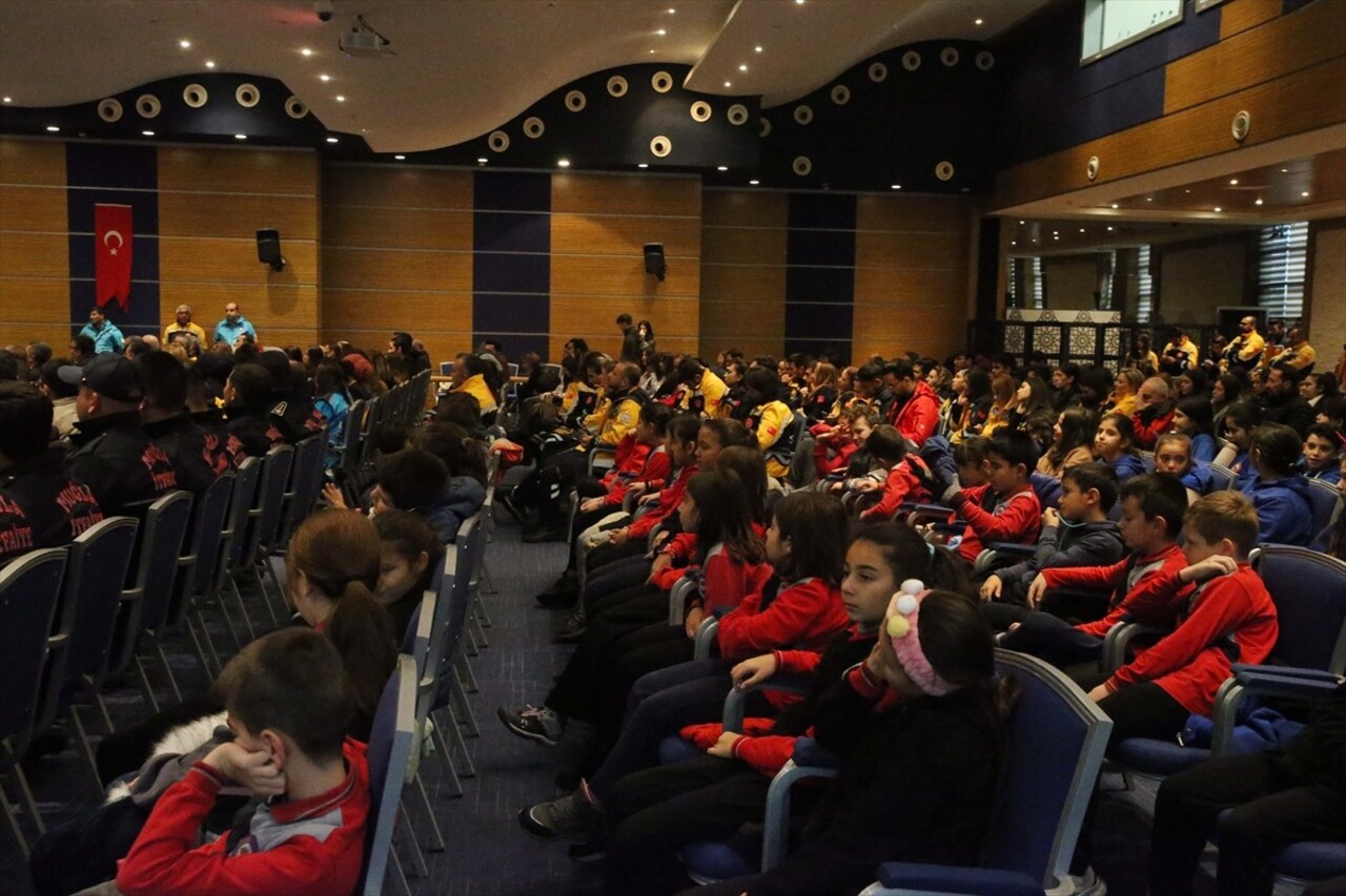 Muğla Sağlık Müdürlüğünce, Acil Sağlık Hizmetleri Haftası dolayısıyla "Fermuar Sistemiyle Yaşama...