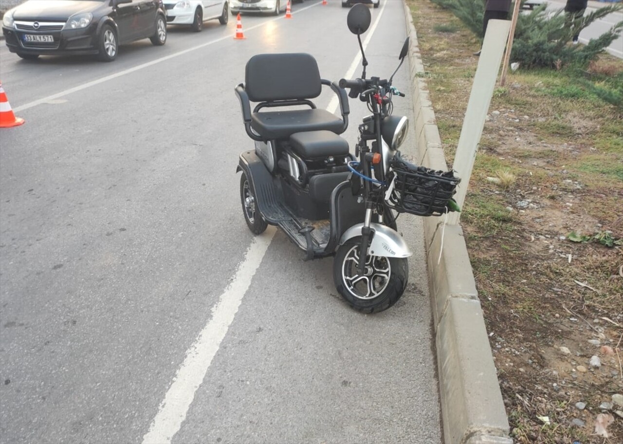 Mersin'in Bozyazı ilçesinde elektrikli bisikletten düşen sürücü ağır yaralandı.